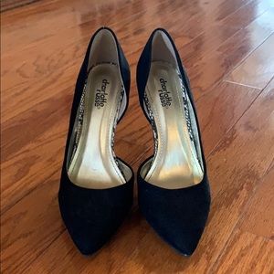 Black pointed toe heel